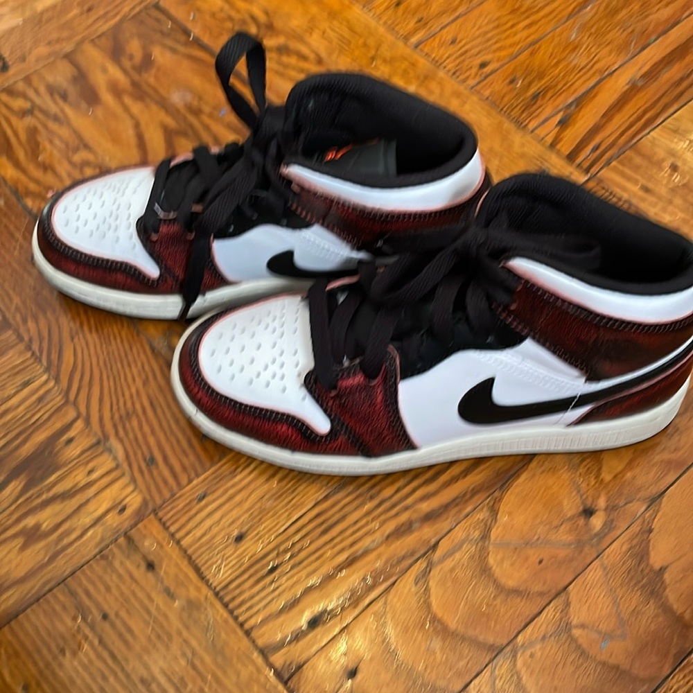 Jordan A1 Mid SE